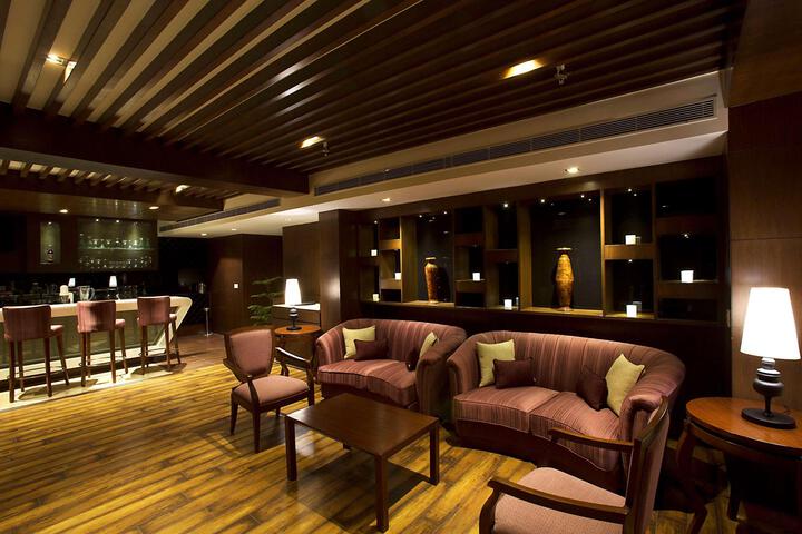 Lounge 14 of 20