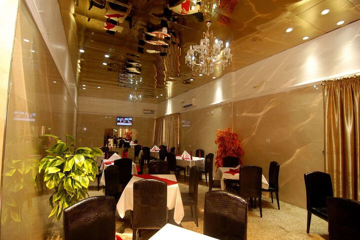 Dining 65 of 99