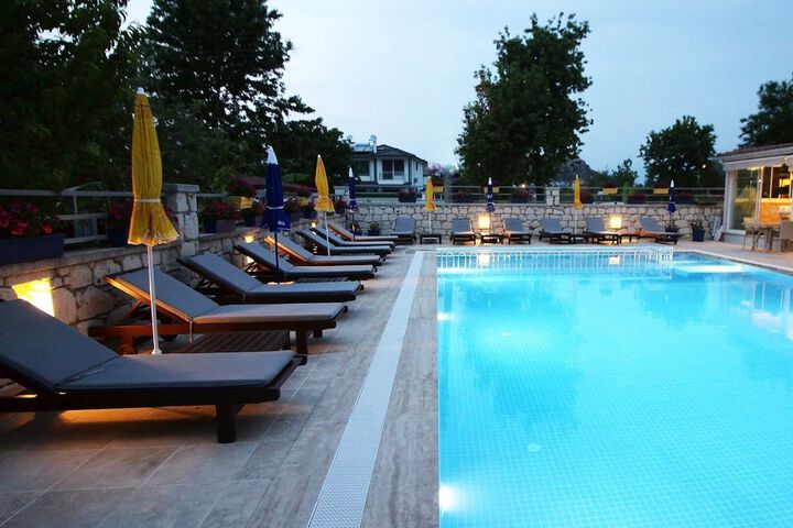 Pool 65 of 178