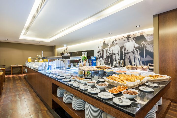 Breakfast/Coffee Service 86 of 118