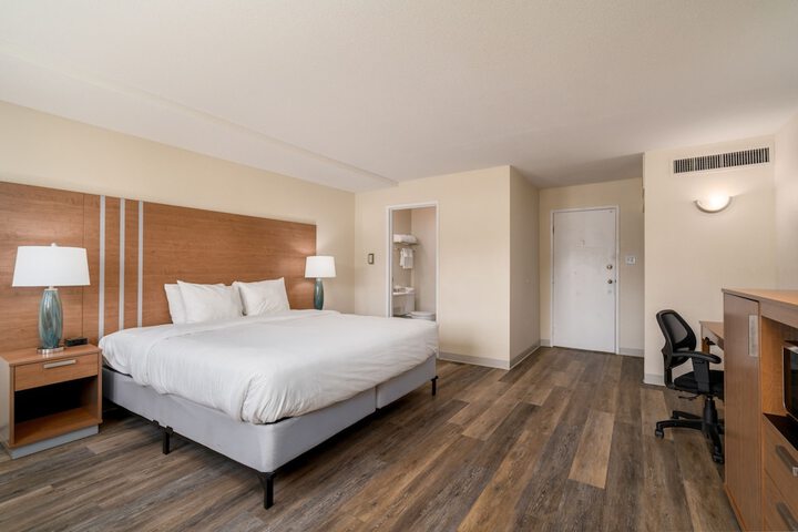 Room 4 of 17