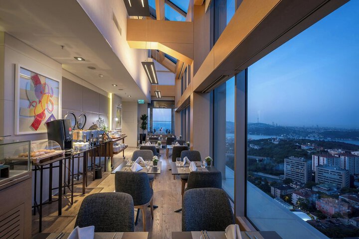 Lounge 78 of 123