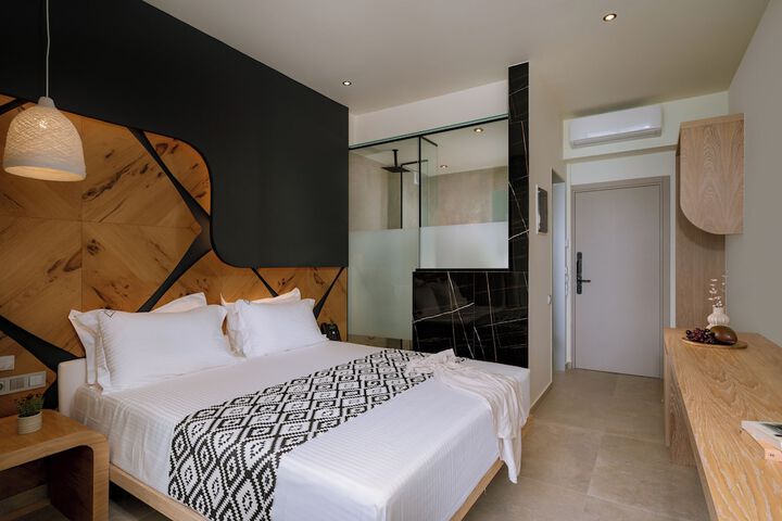 Room 2 of 33
