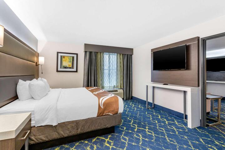 Standard | King Bed (7 of 13)