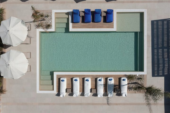 Pool 44 of 68