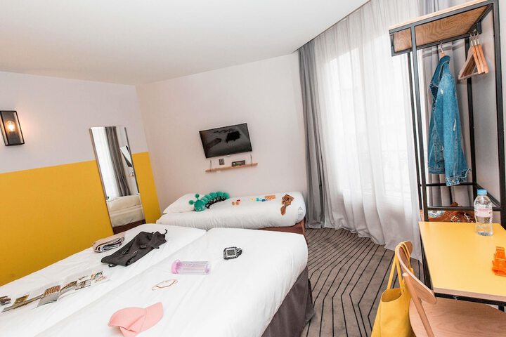 Room 4 of 50