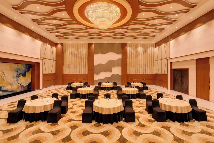 Ballroom/Hall 37 of 42