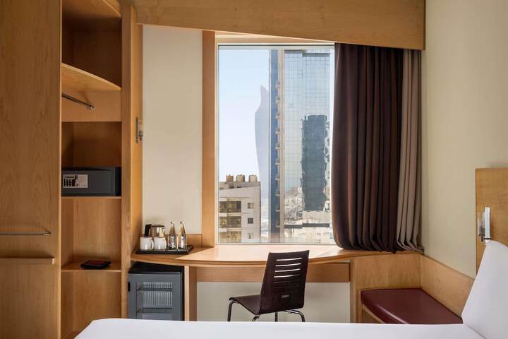 Room 18 of 65