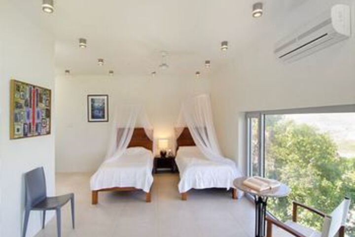 Room 7 of 28