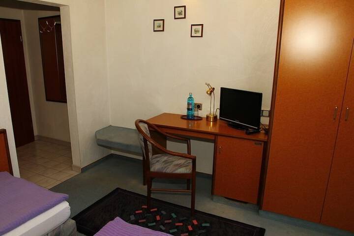Room 6 of 16