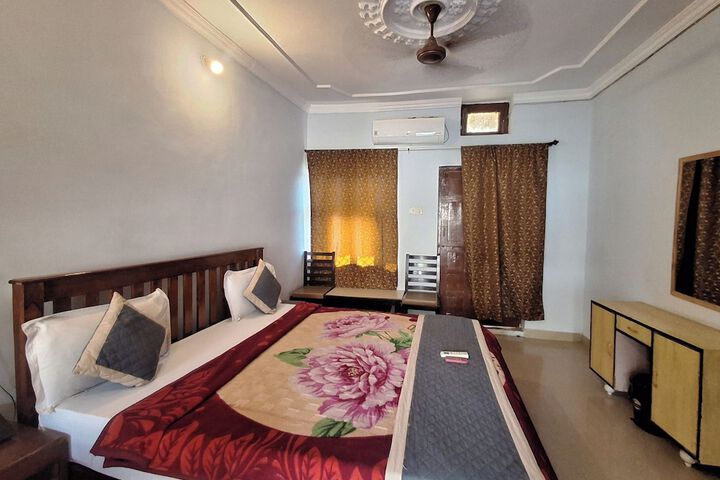 Room 4 of 15