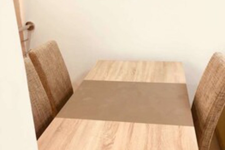 Room 4 of 10