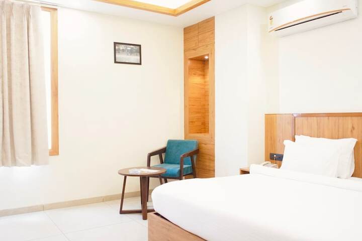 Room 28 of 64