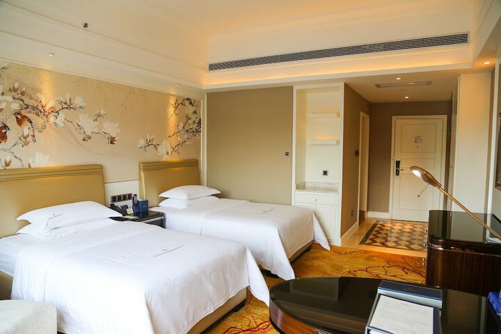 Room 18 of 101