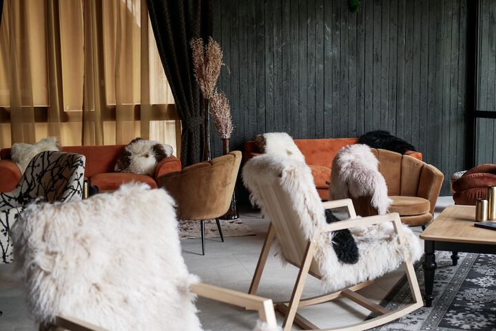 Lounge 50 of 58