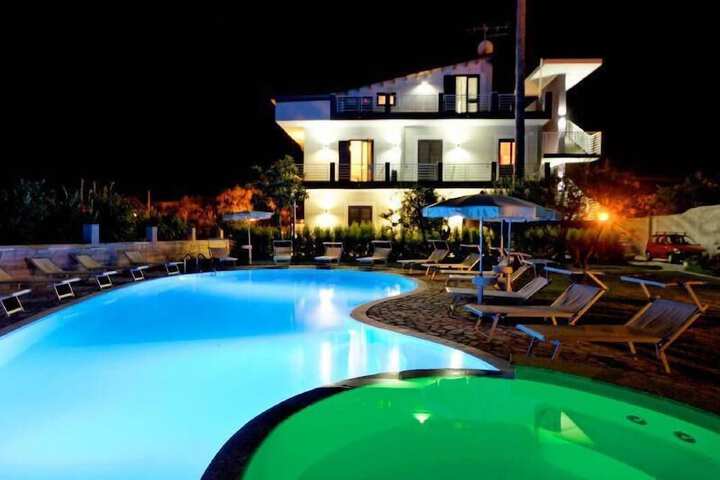 Pool Hotel