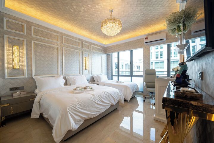 Room 83 of 285
