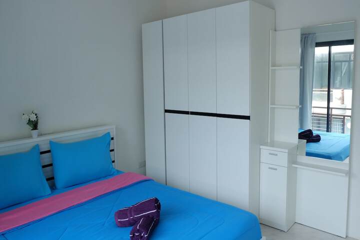 Room 13 of 27