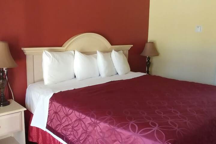 1 King Bed No A C (18 of 24)