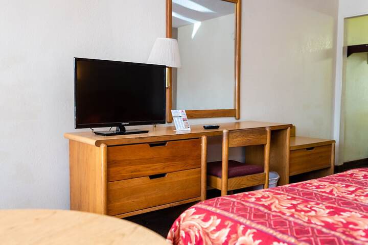 Room 9 of 35
