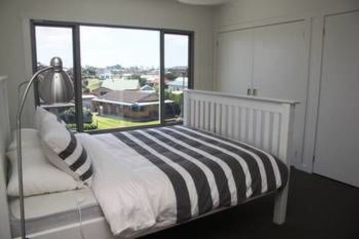 Room 6 of 18