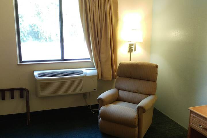 1 King Bed (7 of 10)