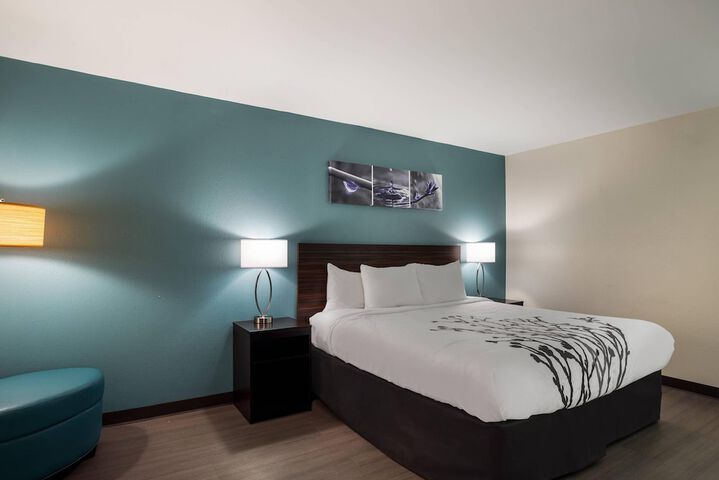 Room 25 of 43