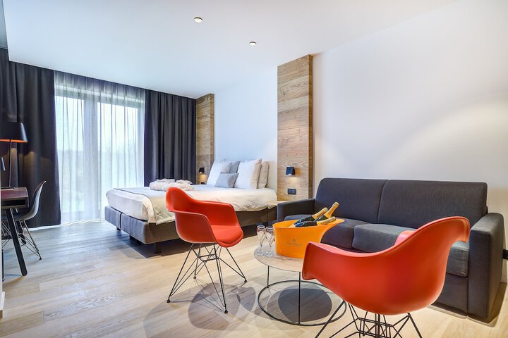Room 16 of 50