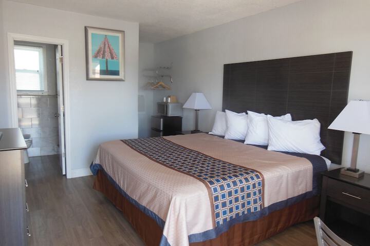 Room 6 of 42