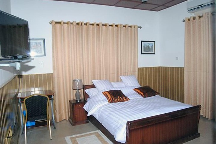 Room 2 of 29