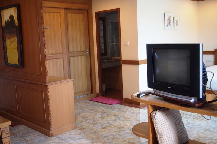 Room 12 of 20