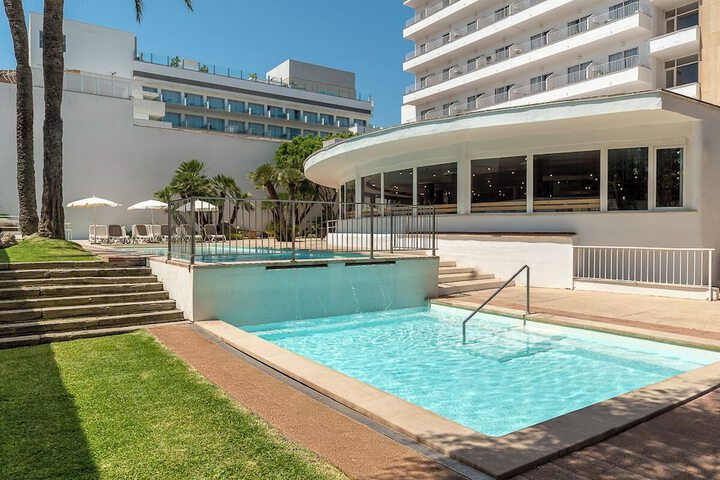 Hotel Pool