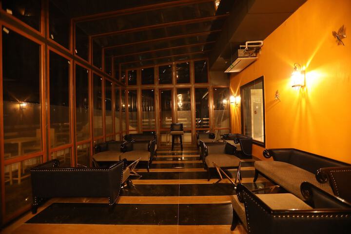 Lounge 26 of 29
