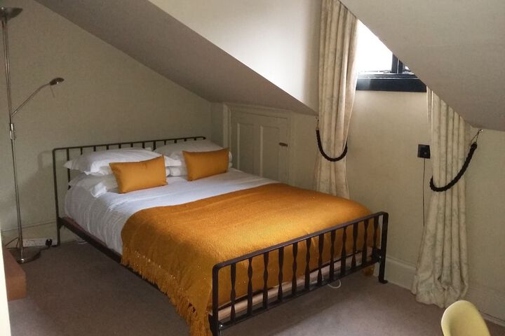 Room 32 of 196