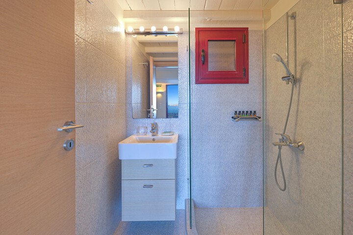 Room 93 of 131