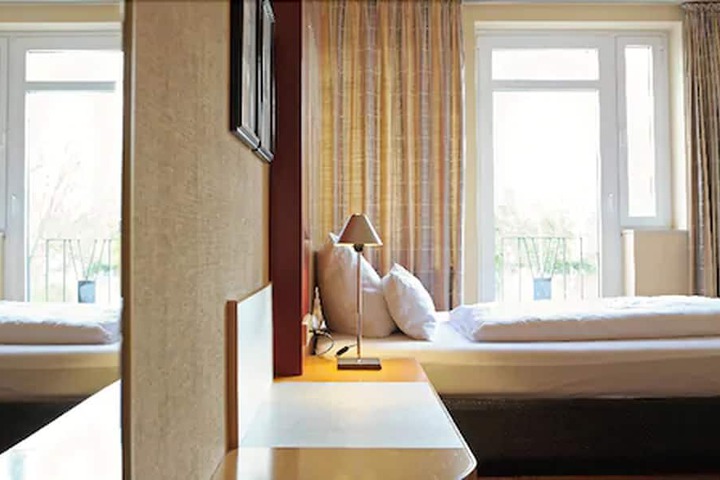 Room 2 of 27