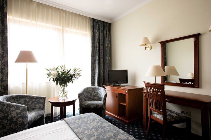 Room 2 of 23