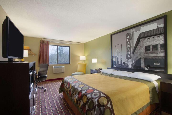 1 Queen Bed Accessible Room (2 of 5)