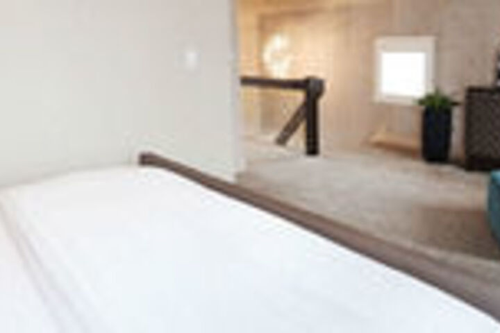 Room 6 of 12