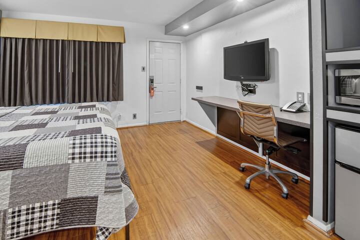 Room 6 of 43