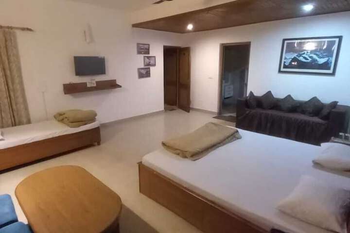Room 3 of 22