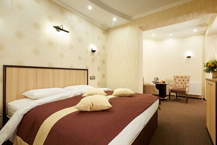 Room 16 of 34