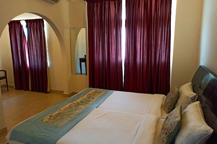 Room 3 of 33