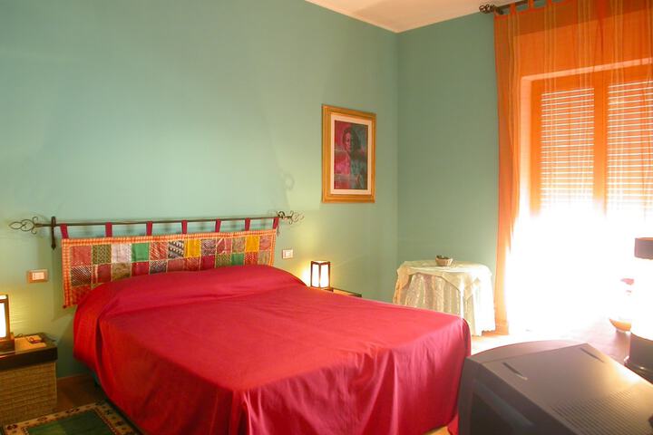 Room 6 of 16