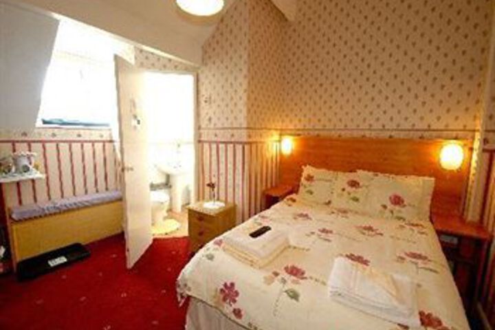 Room 3 of 7