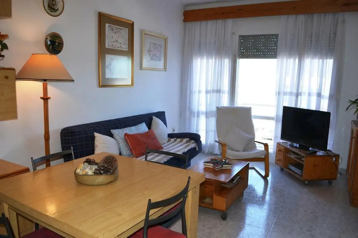Room 5 of 12