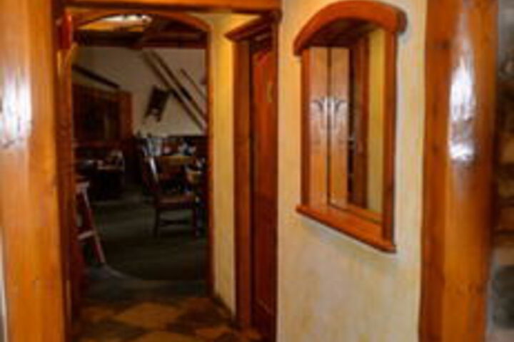 Dining 41 of 50