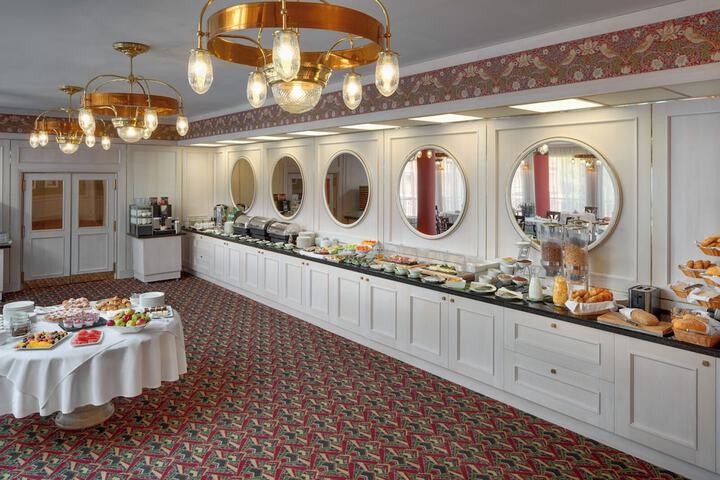 Dining 100 of 124