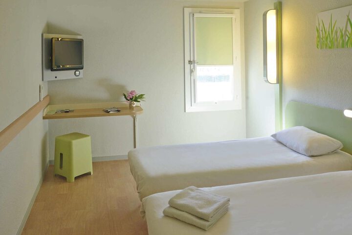 Room 14 of 32