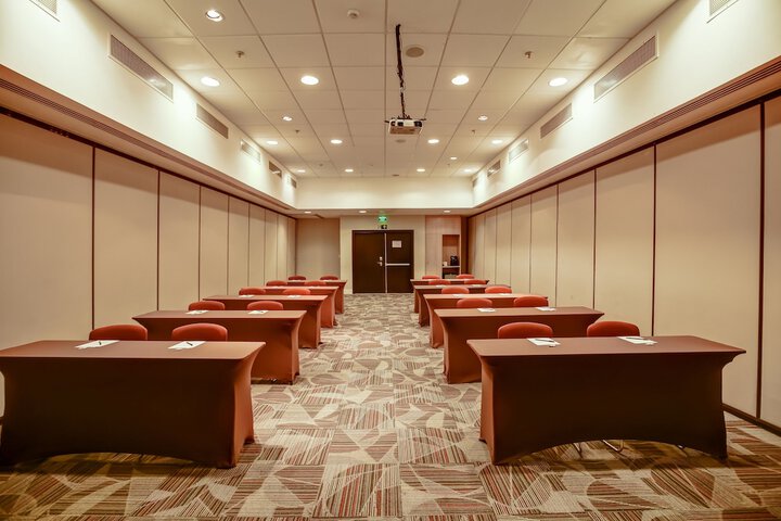 Ballroom/Hall 127 of 201